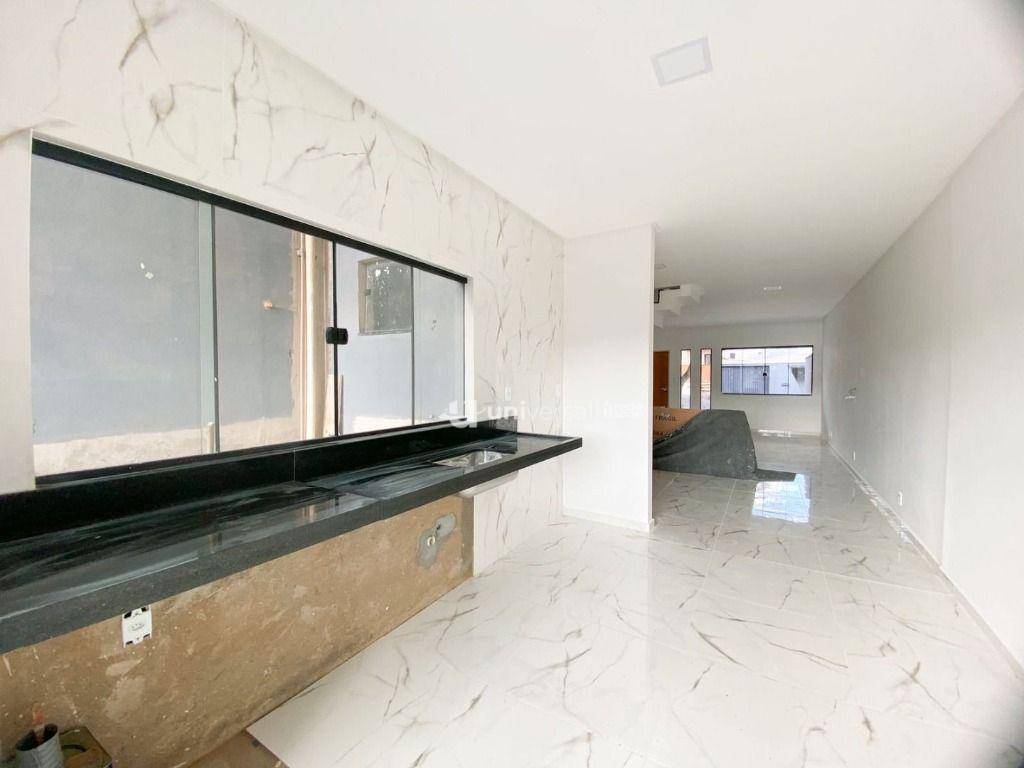 Casa à venda com 3 quartos, 155m² - Foto 4