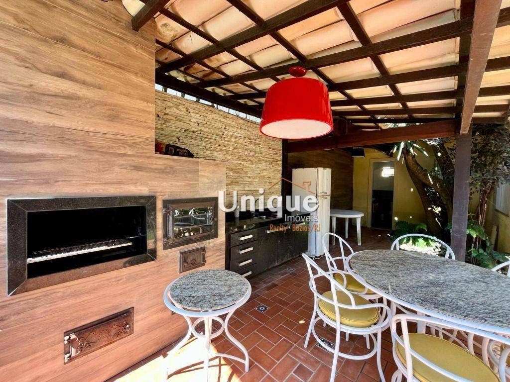 Casa de Condomínio à venda com 4 quartos, 250m² - Foto 10