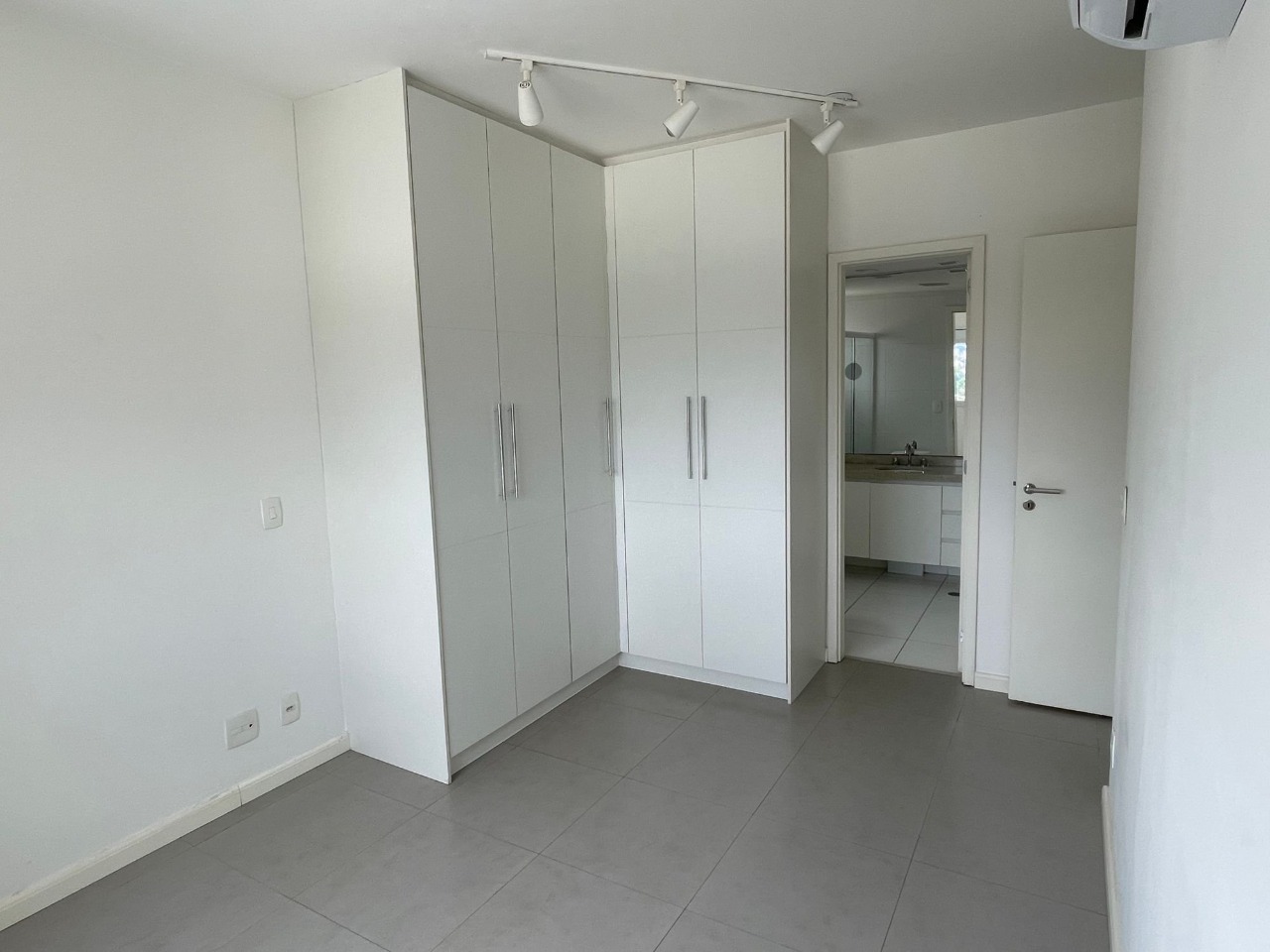 Apartamento à venda com 2 quartos, 67m² - Foto 12