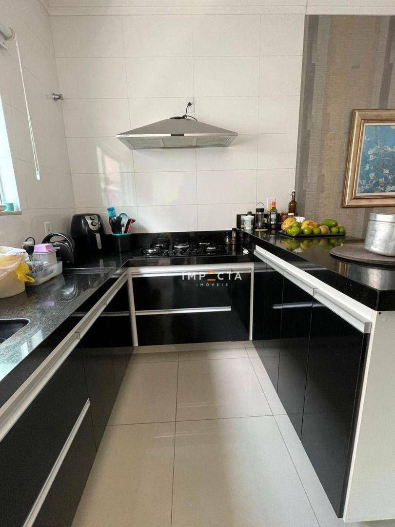 Casa à venda com 3 quartos, 163m² - Foto 4