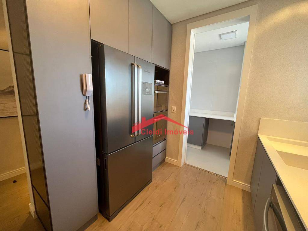 Apartamento à venda com 3 quartos, 121m² - Foto 10