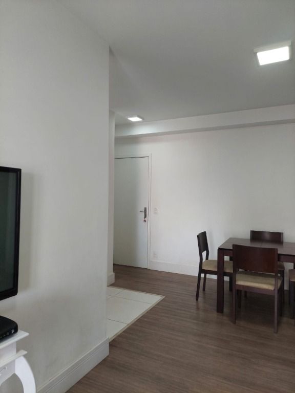 Apartamento à venda com 2 quartos, 76m² - Foto 4