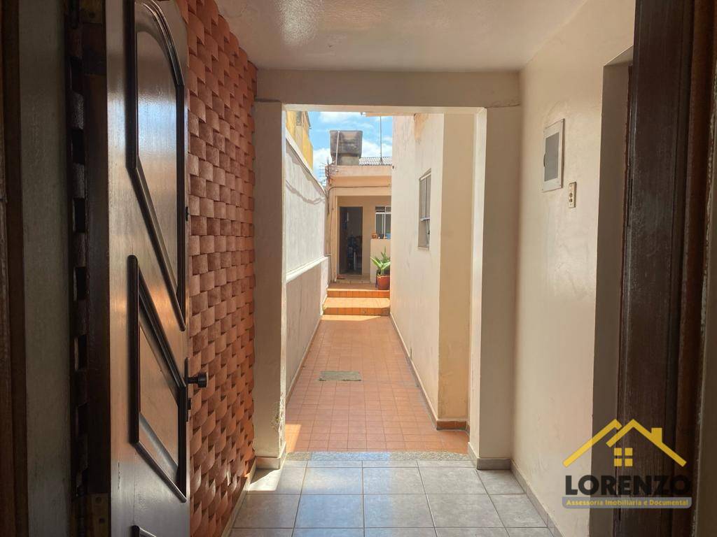 Sobrado à venda com 2 quartos, 236m² - Foto 4