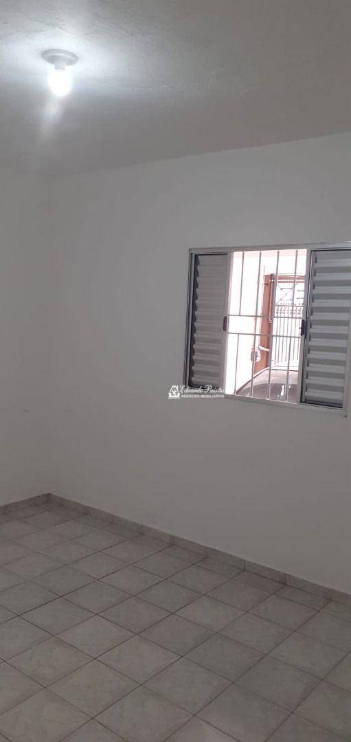 Casa para alugar com 3 quartos, 90m² - Foto 17