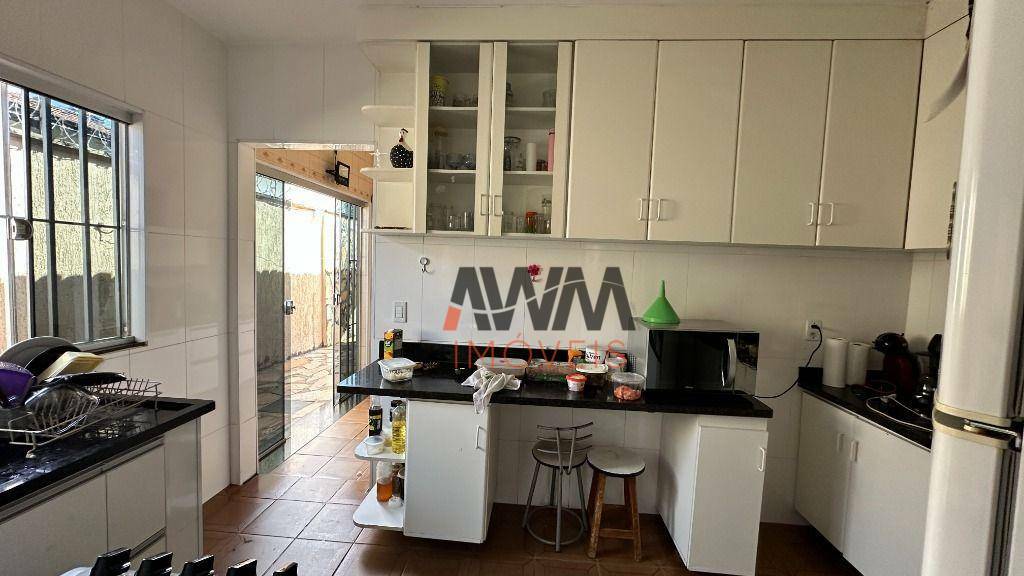 Casa à venda com 3 quartos, 226m² - Foto 16