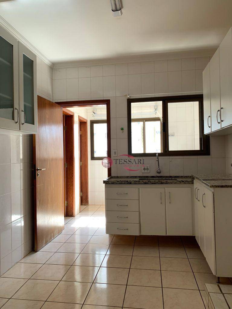 Apartamento para alugar com 3 quartos, 126m² - Foto 12