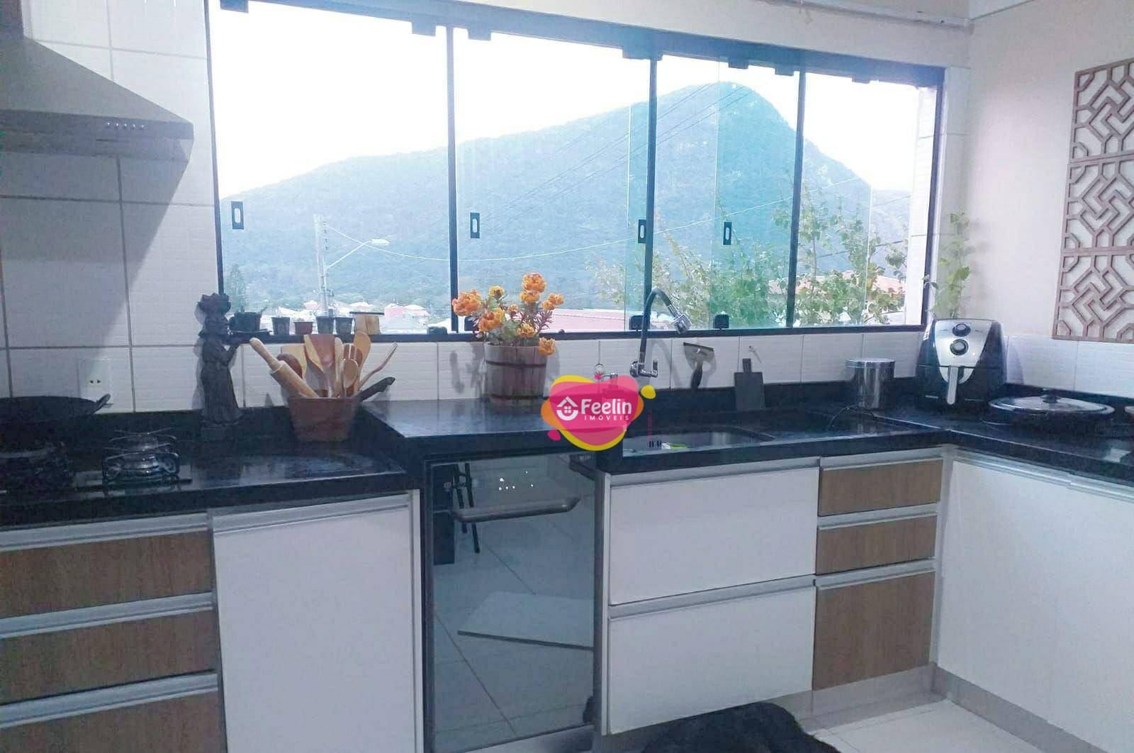 Casa à venda com 4 quartos, 300m² - Foto 3