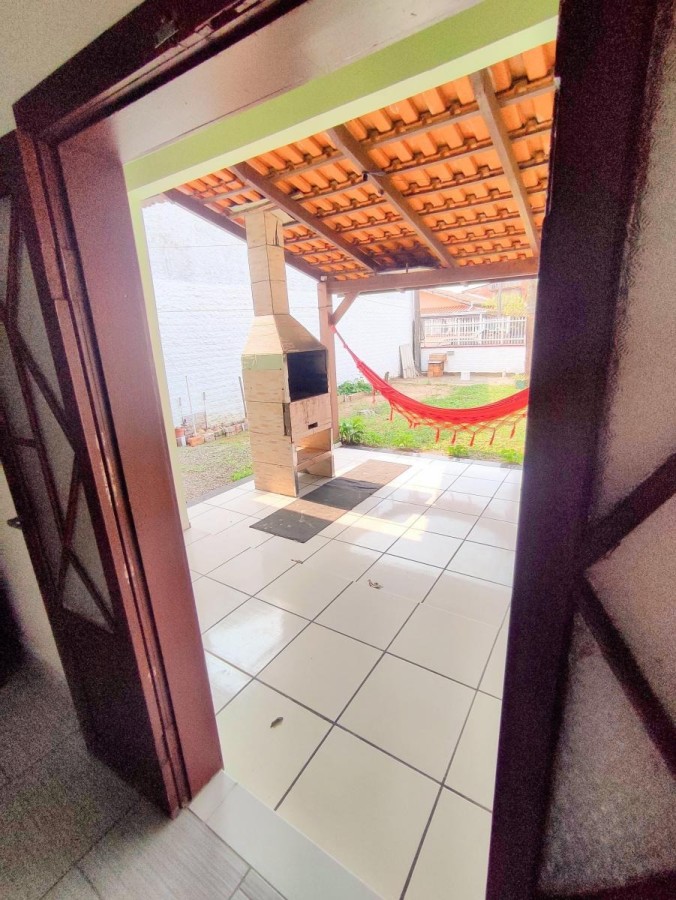 Casa à venda com 3 quartos, 100m² - Foto 3