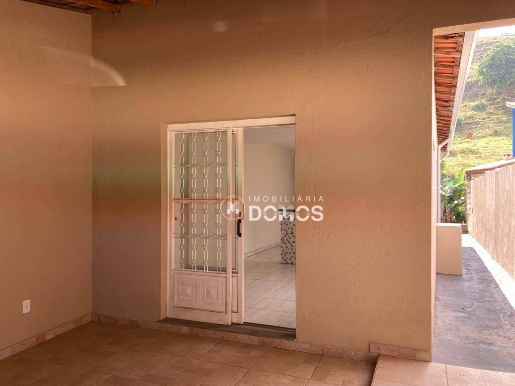 Casa à venda com 1 quarto, 50m² - Foto 2