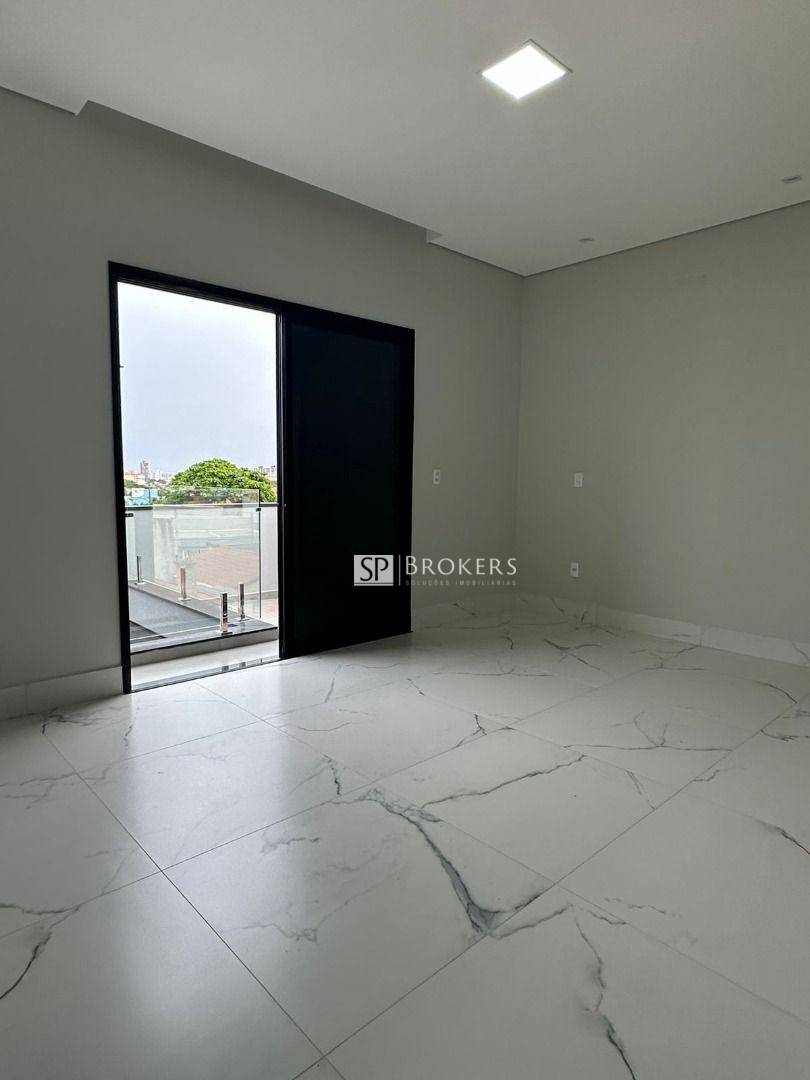 Casa à venda com 3 quartos, 206m² - Foto 4