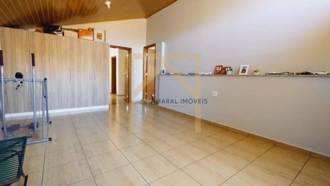 Casa à venda com 3 quartos, 308m² - Foto 18