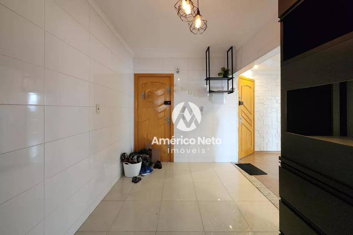 Apartamento à venda com 3 quartos, 121m² - Foto 9