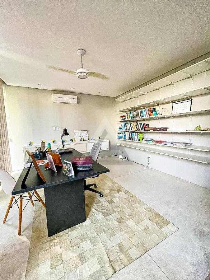 Casa de Condomínio à venda com 5 quartos, 300m² - Foto 13