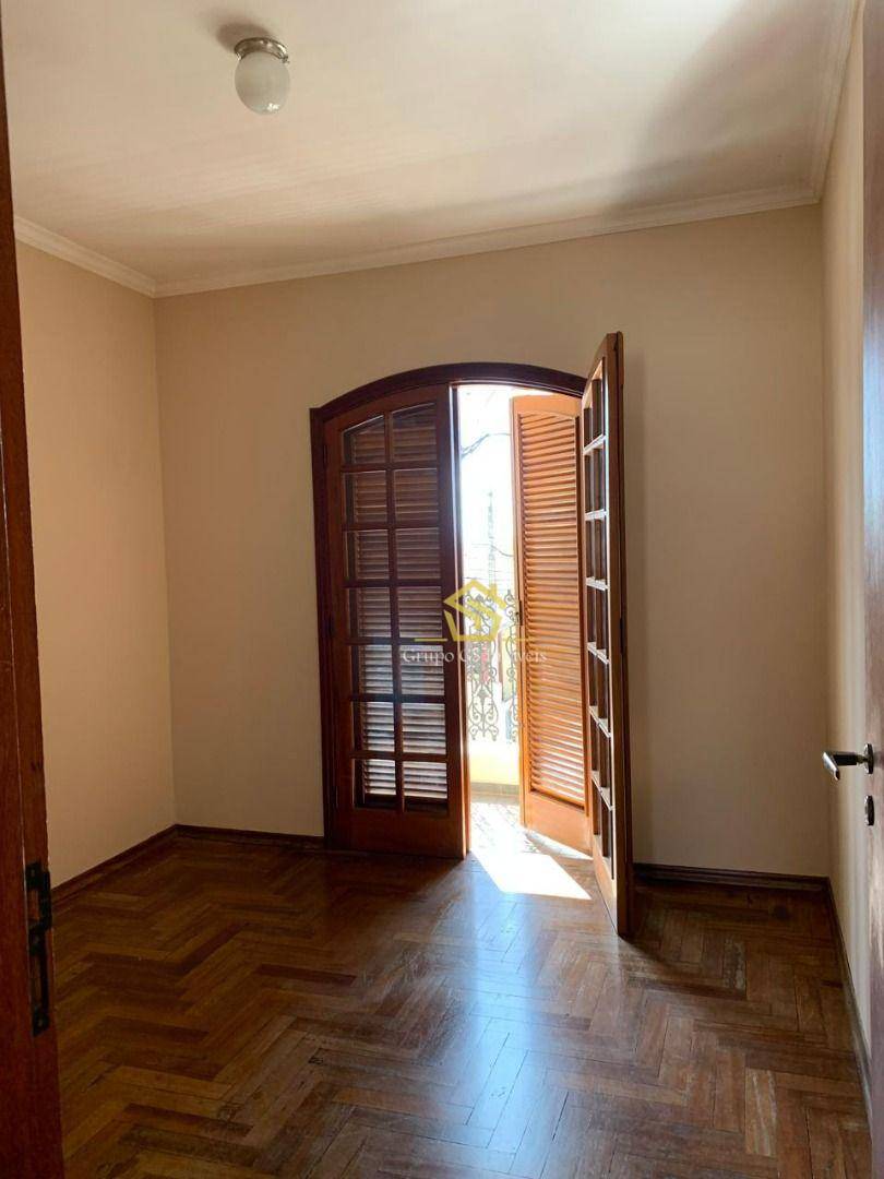 Casa para alugar com 2 quartos, 150m² - Foto 2