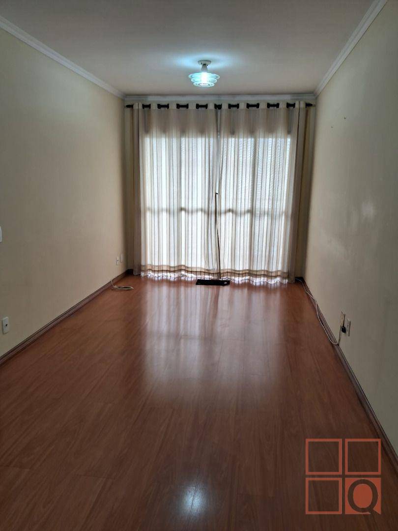 Apartamento à venda com 3 quartos, 74m² - Foto 2