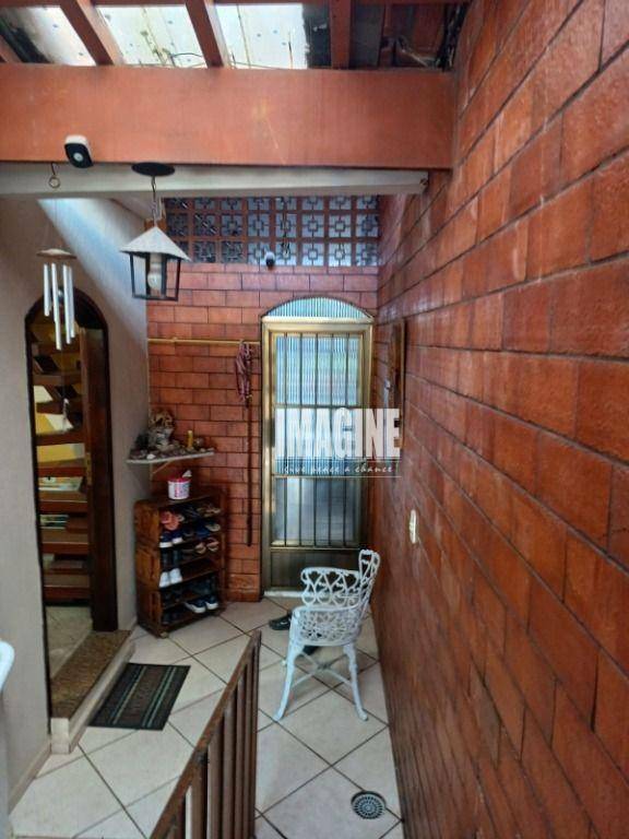 Sobrado à venda com 3 quartos, 200m² - Foto 2