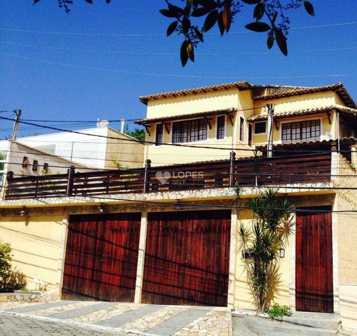 Casa de Condomínio à venda com 4 quartos, 250m² - Foto 2