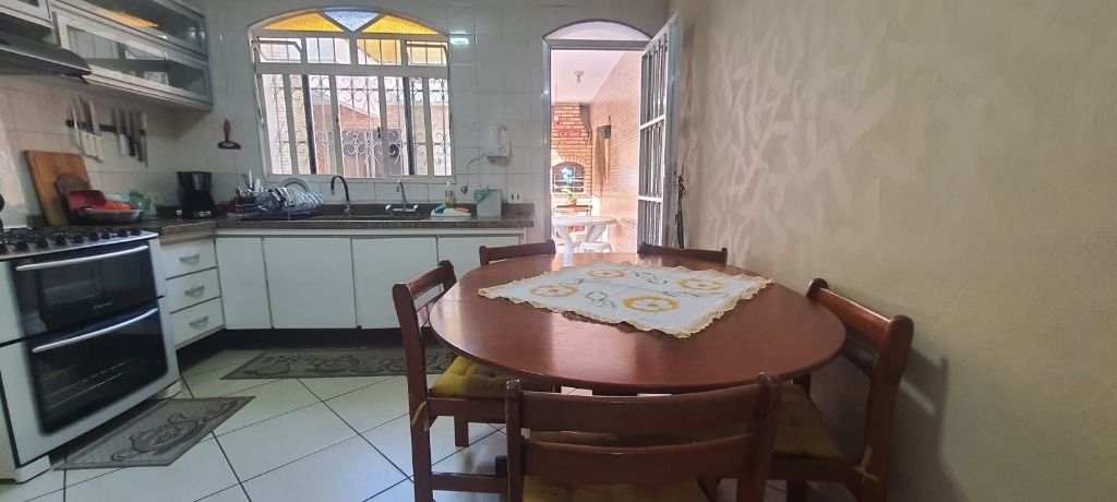 Sobrado à venda com 3 quartos, 200m² - Foto 11