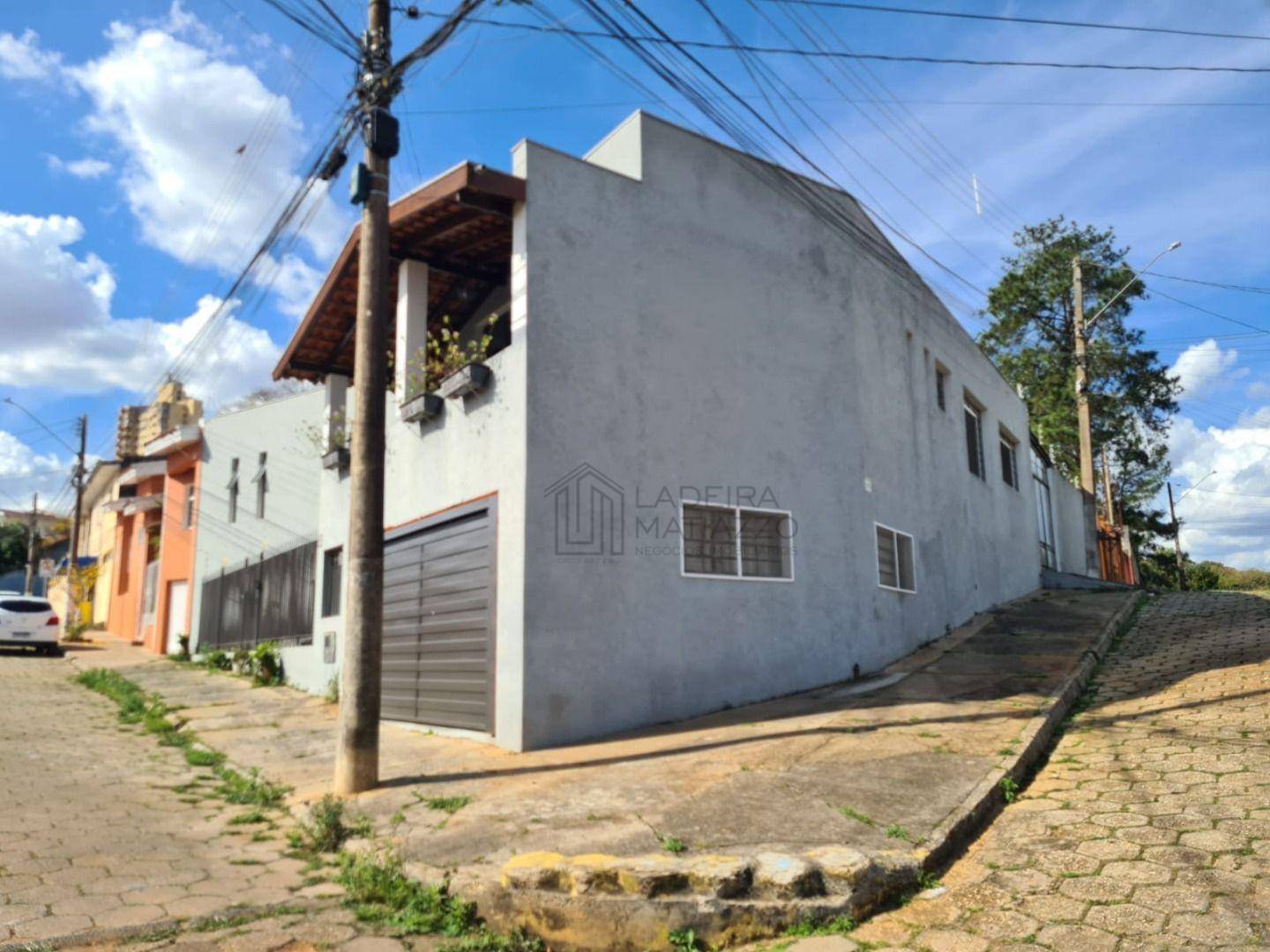 Casa, 3 quartos, 217 m² - Foto 2