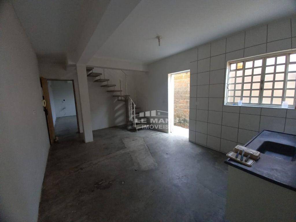 Casa à venda com 3 quartos, 170m² - Foto 2