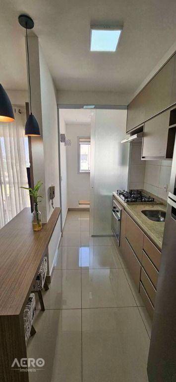 Apartamento à venda com 2 quartos, 62m² - Foto 3