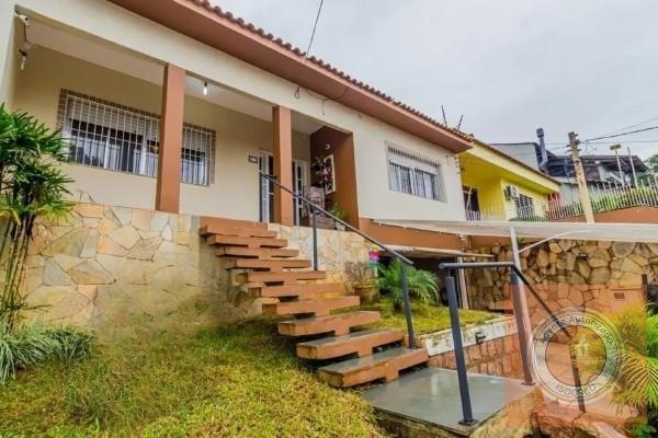 Casa à venda com 3 quartos, 208m² - Foto 1
