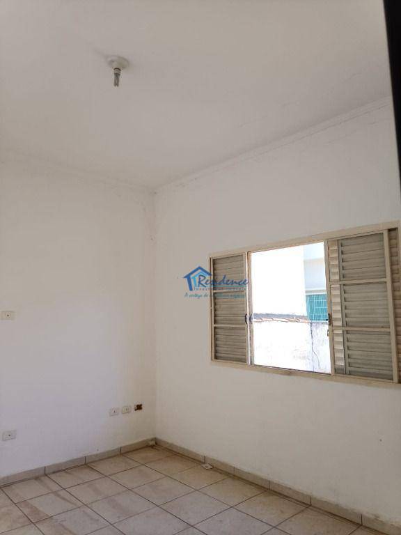 Casa para alugar com 3 quartos, 180m² - Foto 13