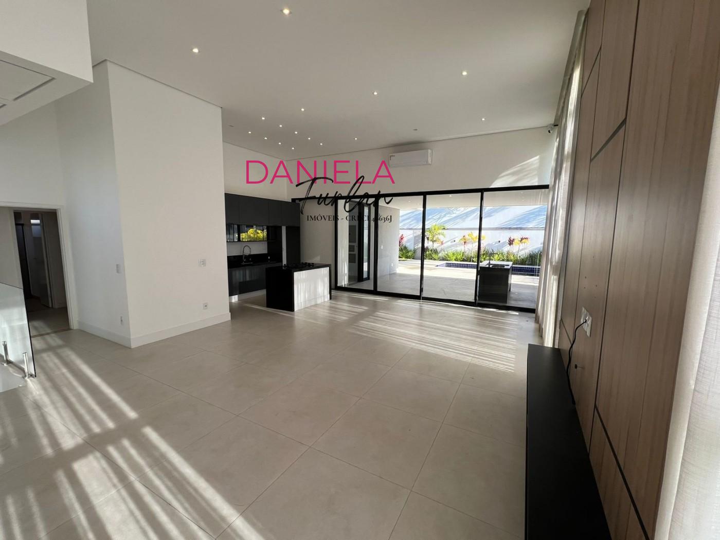 Casa de Condomínio para alugar com 3 quartos, 250m² - Foto 3
