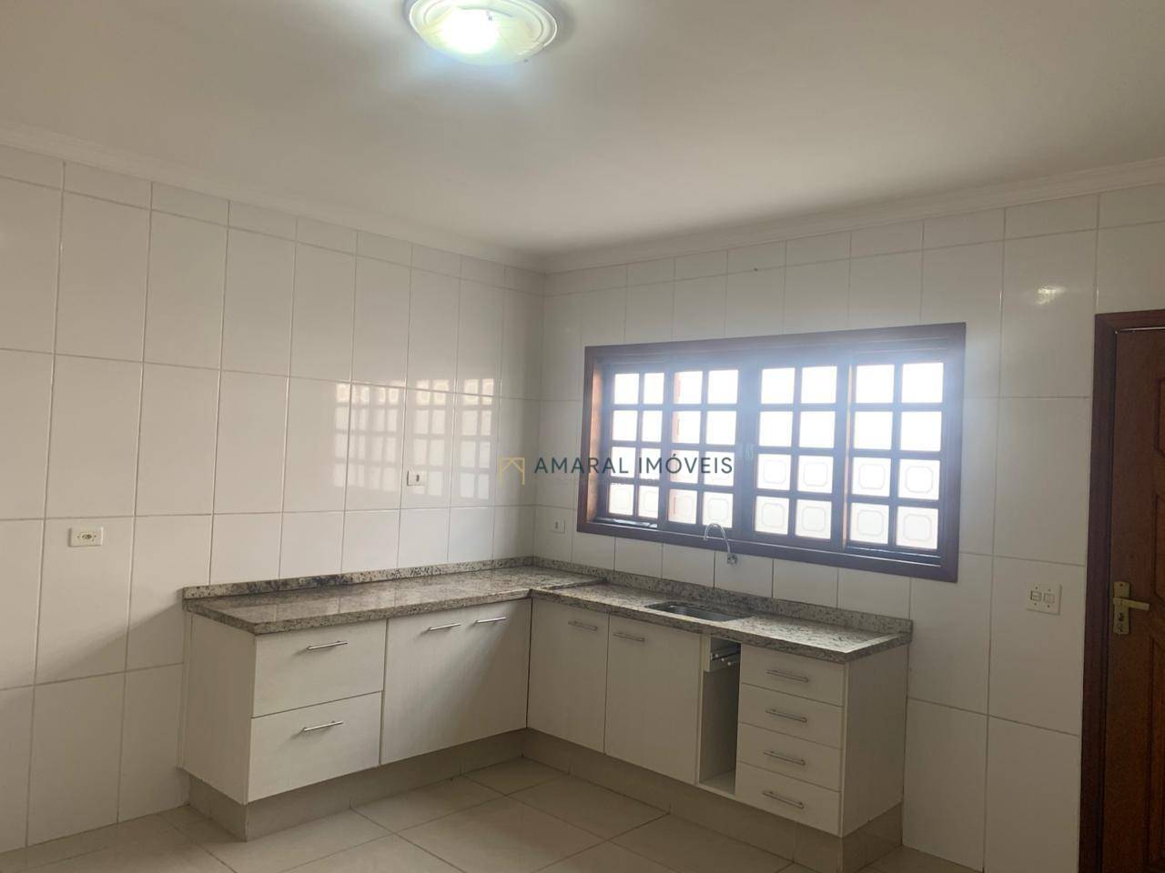 Casa à venda e aluguel com 2 quartos, 140m² - Foto 11