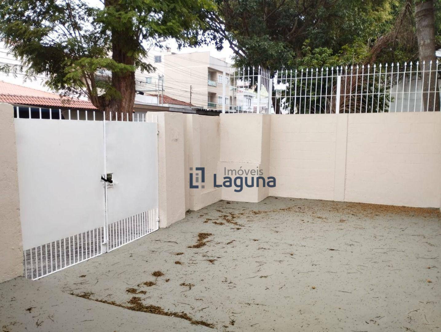 Casa para alugar com 2 quartos, 200m² - Foto 18