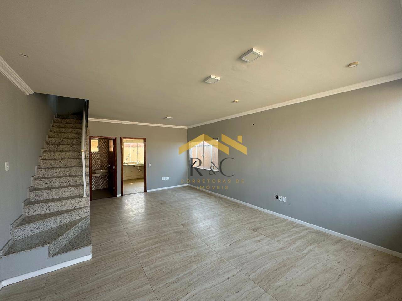 Casa à venda com 3 quartos, 150m² - Foto 3