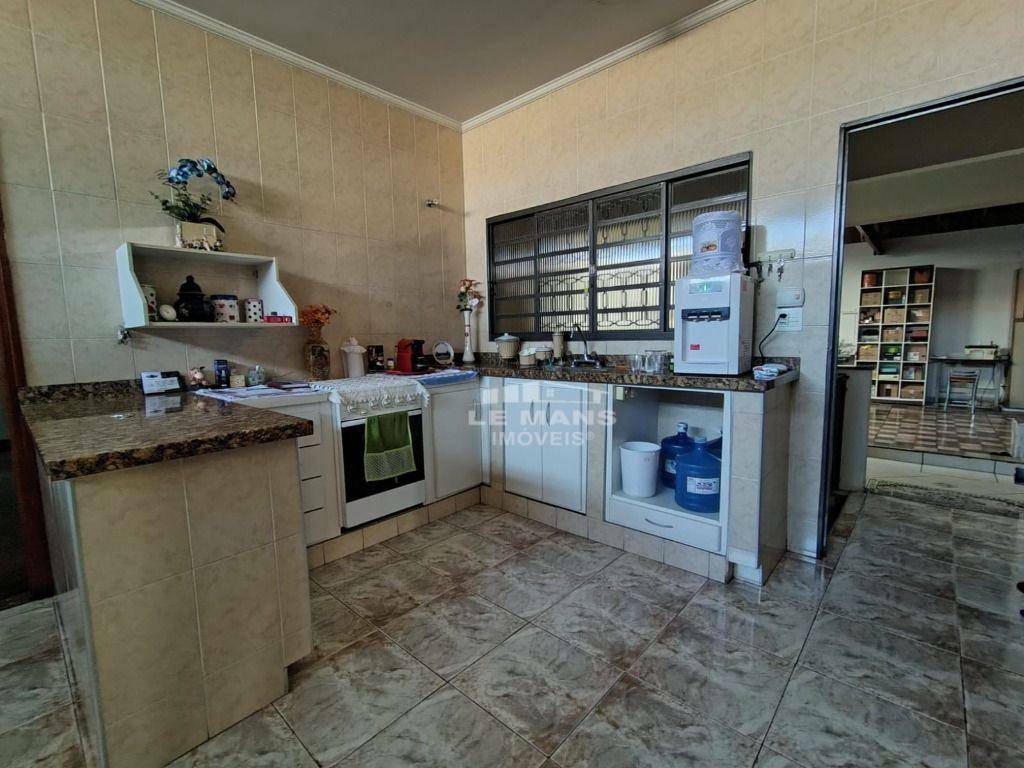Casa à venda com 6 quartos, 296m² - Foto 4