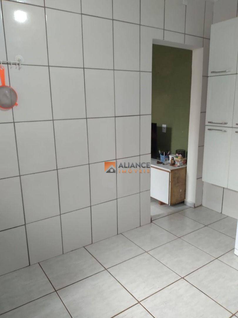 Casa à venda com 2 quartos, 100m² - Foto 4