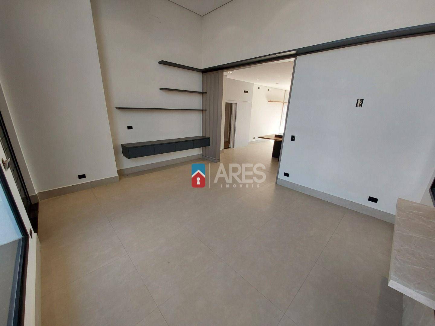 Casa de Condomínio à venda com 3 quartos, 230m² - Foto 3