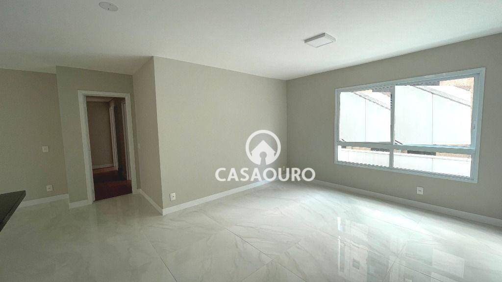 Apartamento para alugar com 3 quartos, 115m² - Foto 2