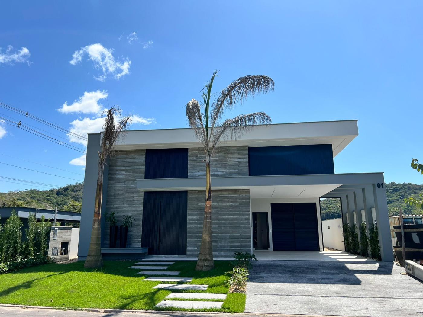 Casa à venda com 3 quartos, 174m² - Foto 1