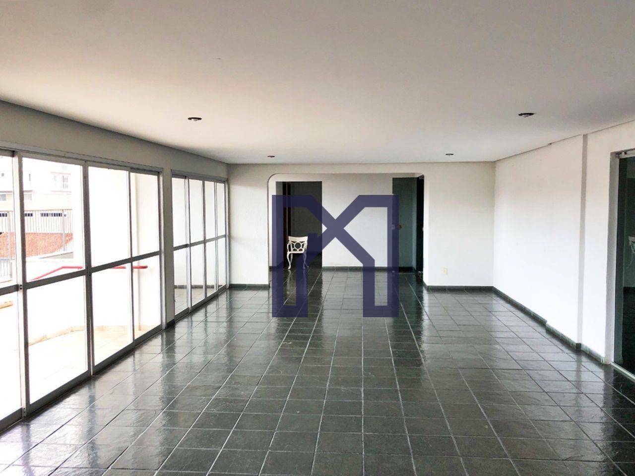 Apartamento à venda com 3 quartos, 176m² - Foto 2