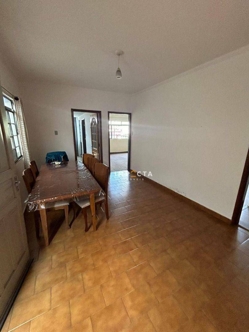 Casa para alugar com 3 quartos, 180m² - Foto 11