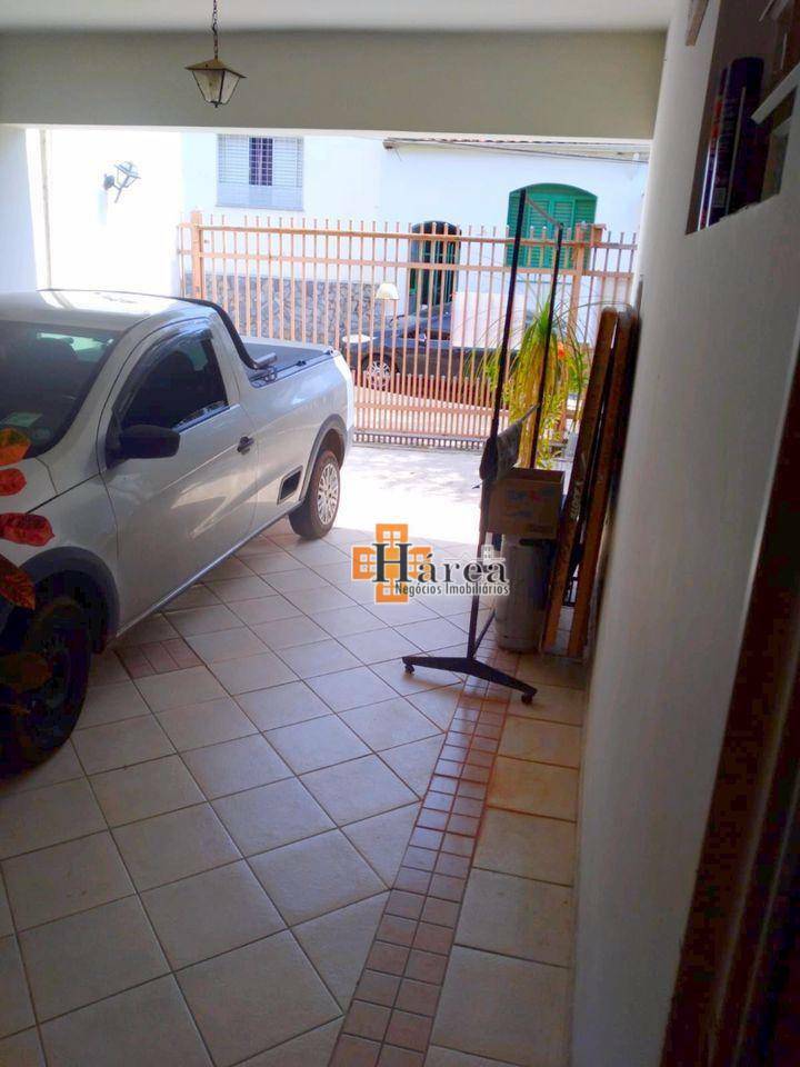 Casa à venda com 3 quartos, 98m² - Foto 1