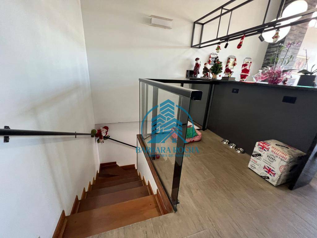 Casa à venda com 3 quartos, 271m² - Foto 15