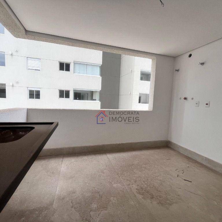 Apartamento à venda com 2 quartos, 67m² - Foto 5