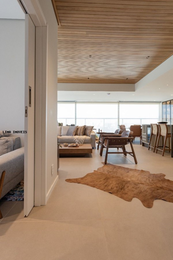 Apartamento à venda com 3 quartos, 151m² - Foto 4