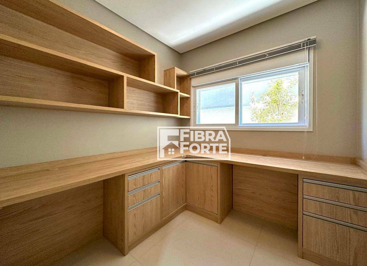 Casa de Condomínio para alugar com 3 quartos, 250m² - Foto 9