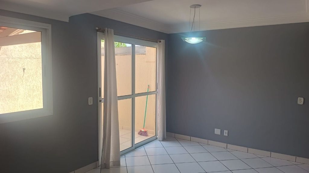 Casa de Condomínio para alugar com 3 quartos, 100m² - Foto 3