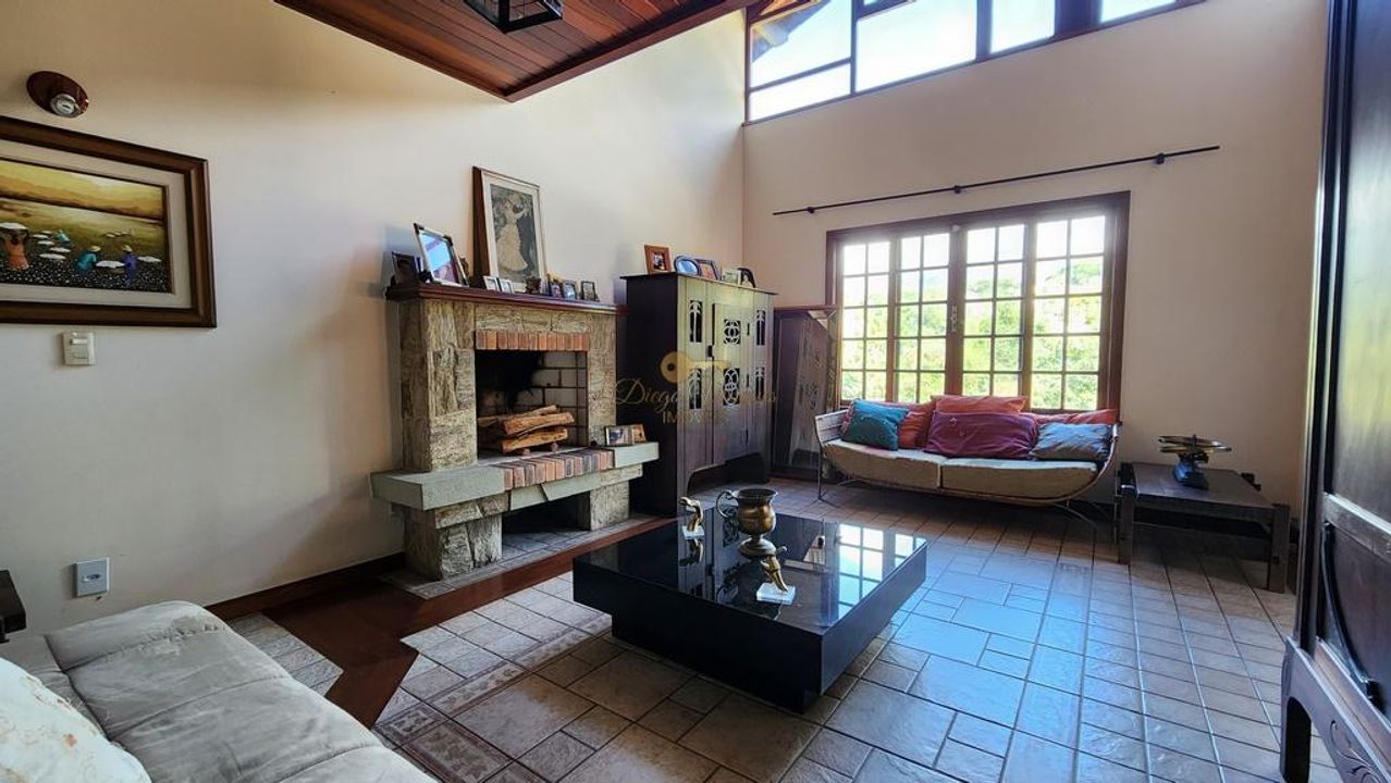 Casa à venda com 3 quartos, 212m² - Foto 2