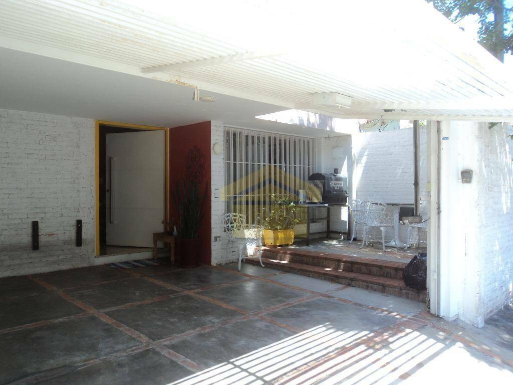 Sobrado à venda com 3 quartos, 130m² - Foto 1