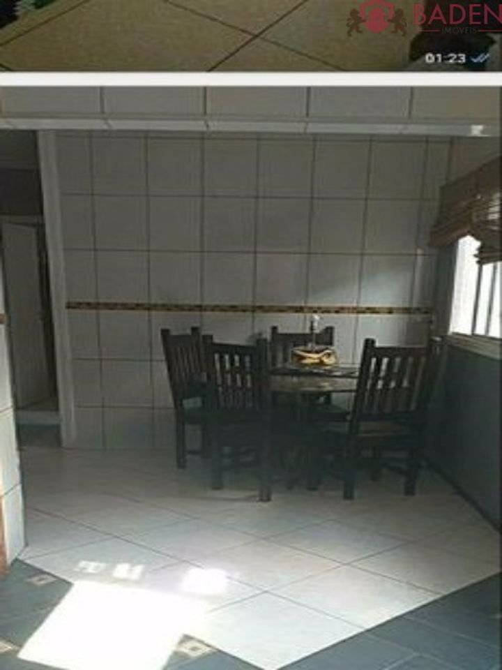 Casa à venda com 3 quartos, 100m² - Foto 2