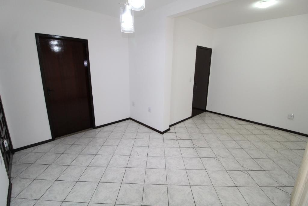 Apartamento para alugar com 2 quartos, 75m² - Foto 2