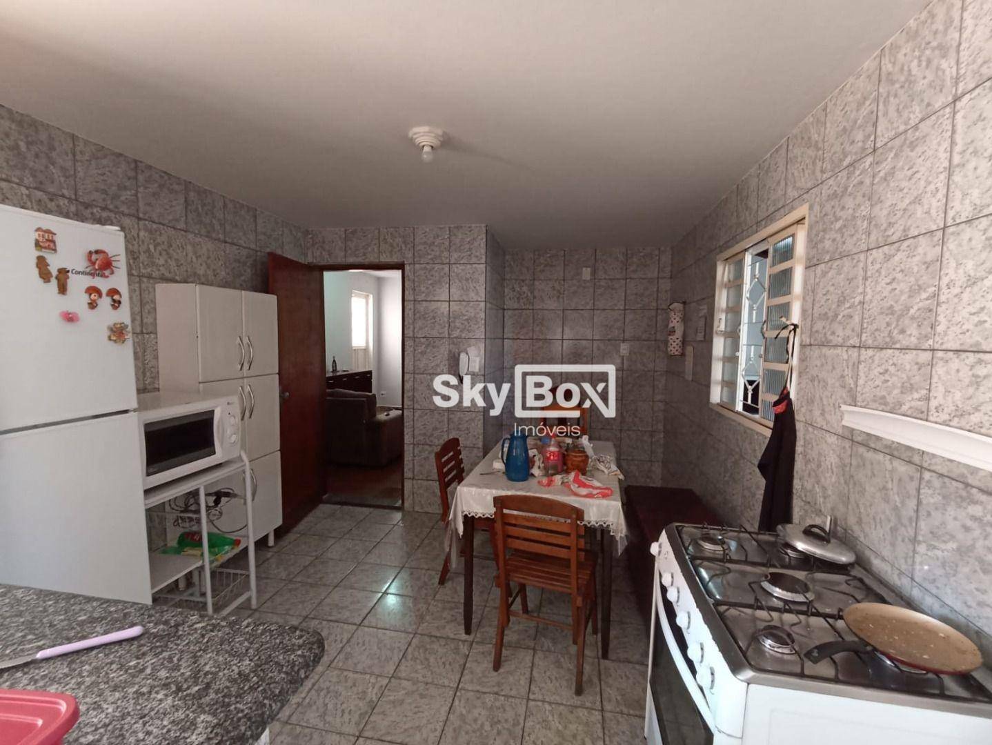 Casa à venda com 5 quartos, 220m² - Foto 4