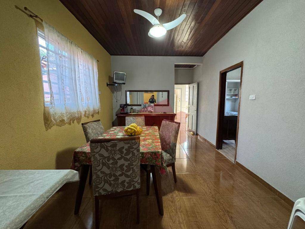Casa à venda com 5 quartos, 200m² - Foto 9